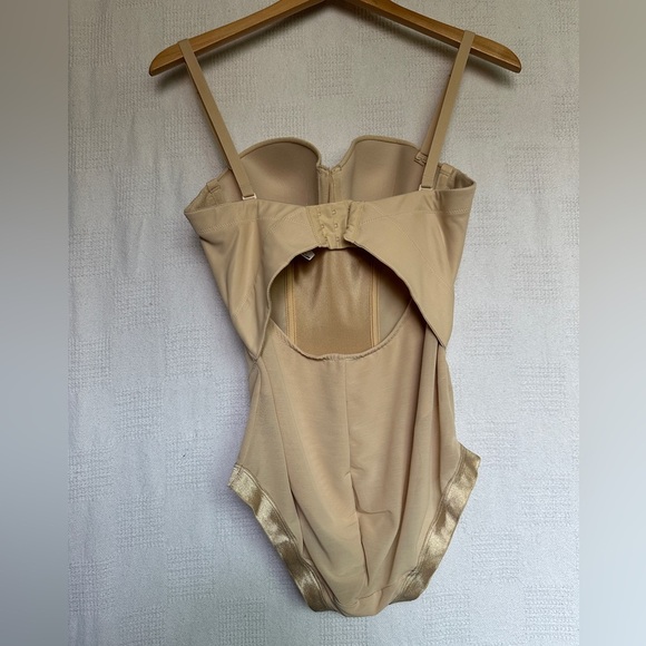 Maidenform Cream Shapewear Bodysuit with Underwire Support - Picture 4 of 13